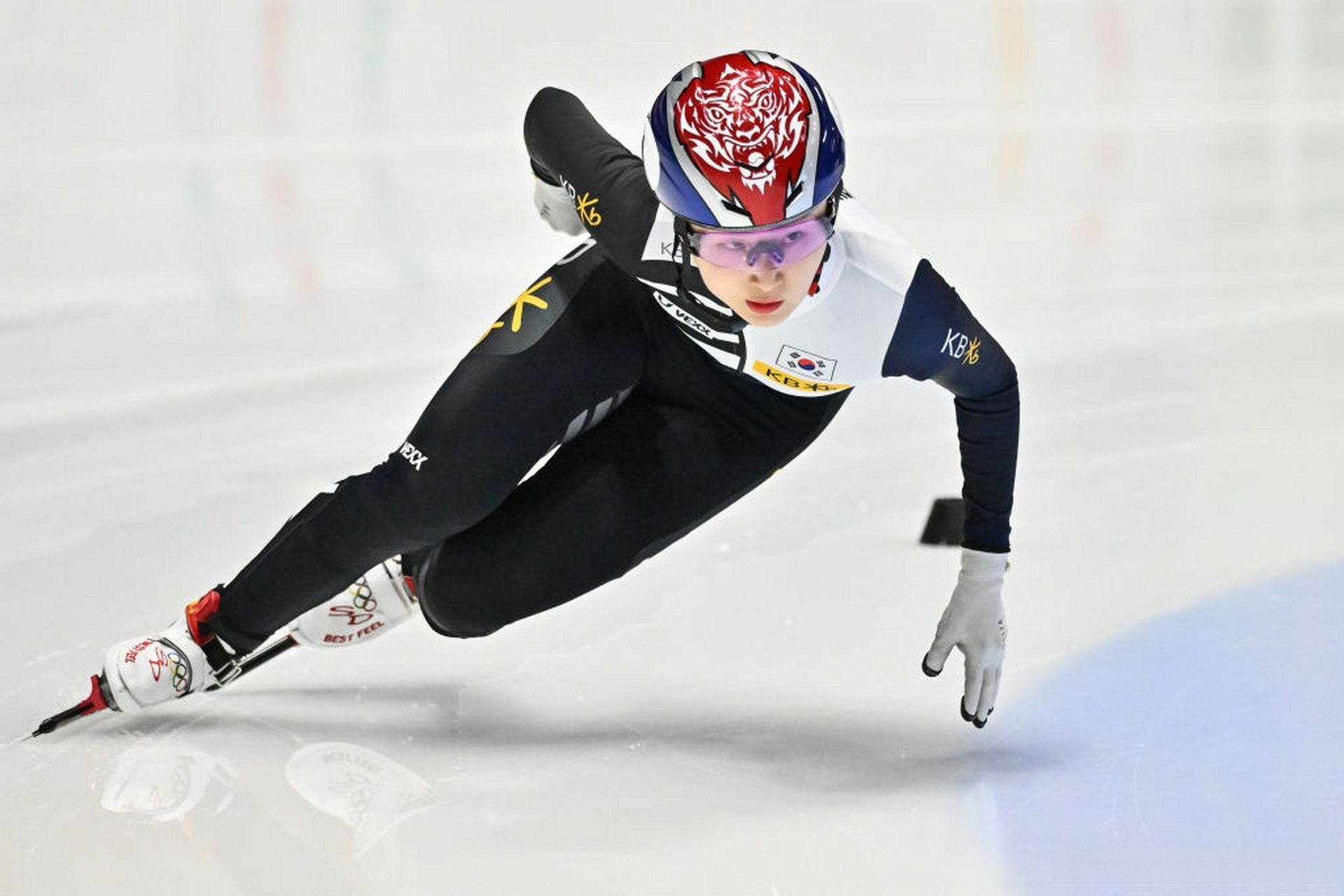 关于短道速滑男子米比赛，荷兰选手夺金的信息